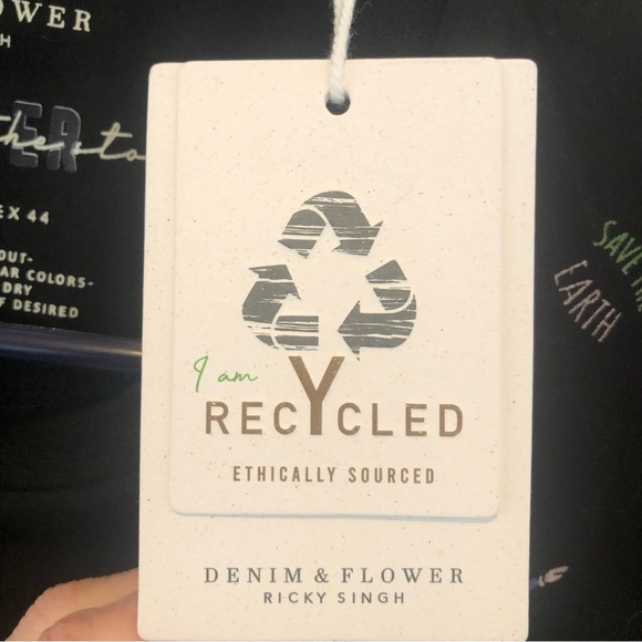 NWT Men’s Denim & Flower Save The Earth Crewneck T Shirt XL Earth Day Recycled - Picture 4 of 6